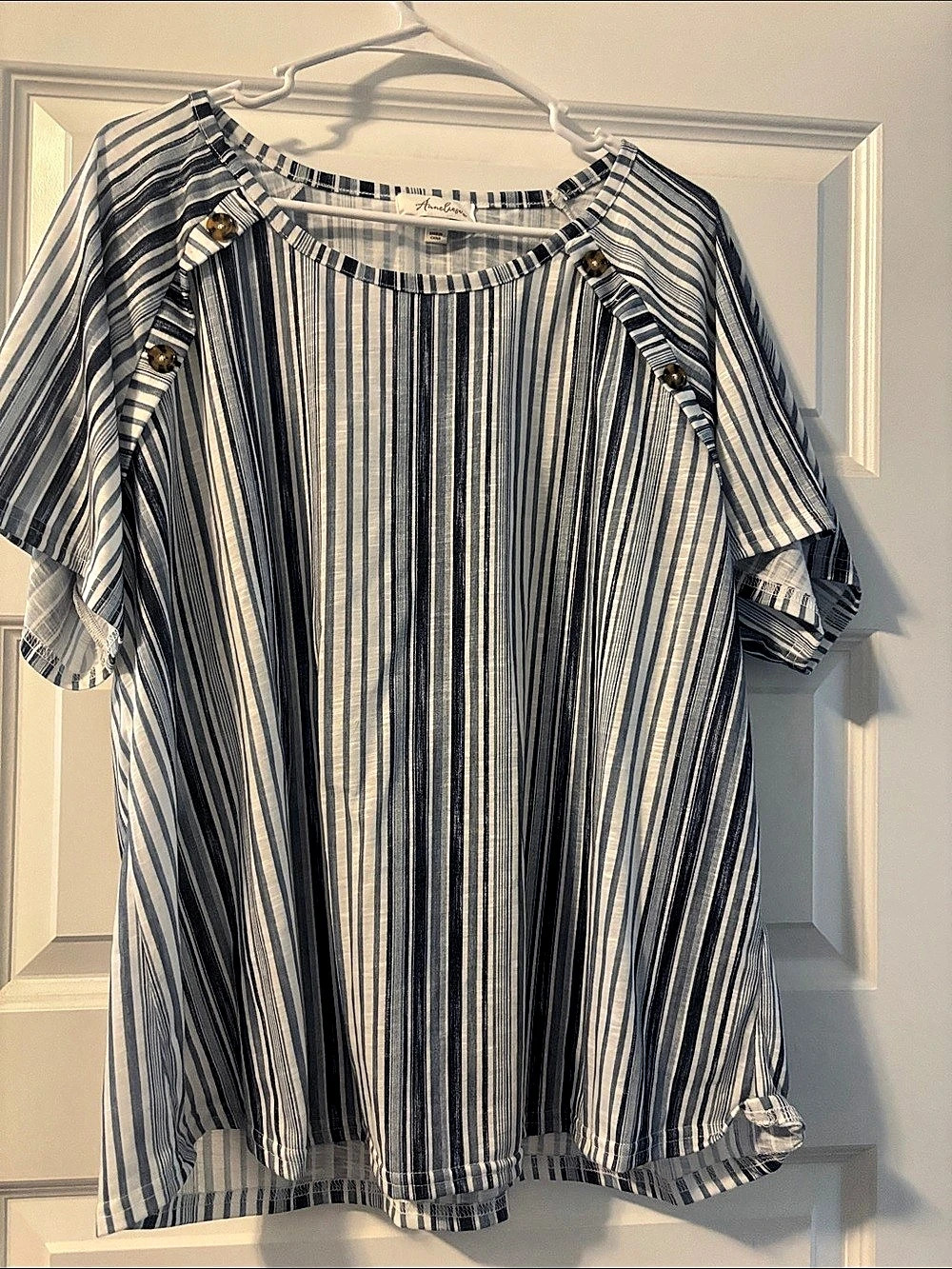 Striped Short Sleeve Top in Blue & White Like New